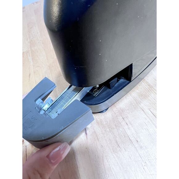 Stanley Bostitch B8E E66760 Heavy-Duty Electric Stapler 45-Sheet Capacity EUC - Picture 4 of 4